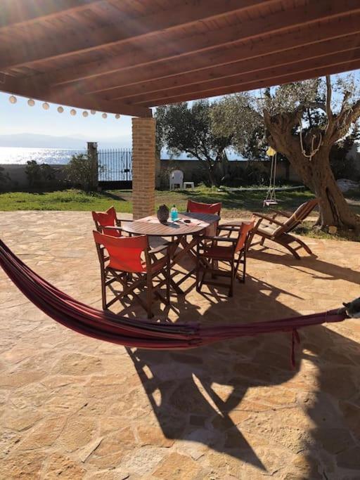House By The Sea At Skaloma, Loutraki Villa Vouliagmeni Lake Exterior photo