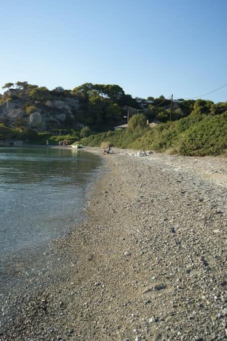 House By The Sea At Skaloma, Loutraki Villa Vouliagmeni Lake Exterior photo